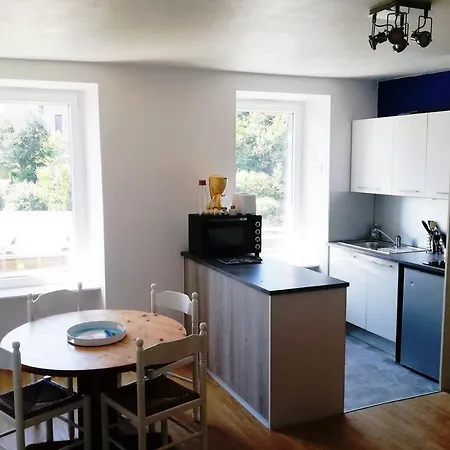 Petit Proche De La Gare * Brest