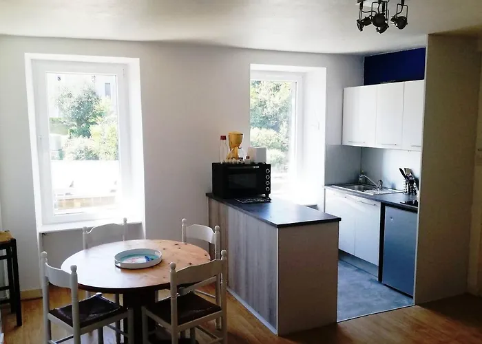 Petit Proche De La Gare * Brest